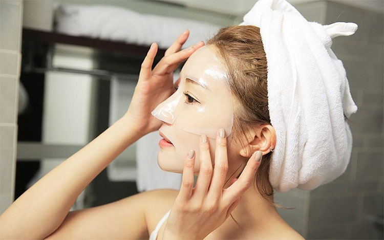 Bước 5: Chăm sóc da mặt bằng đắp mặt nạ giấy (skin care mask) 1