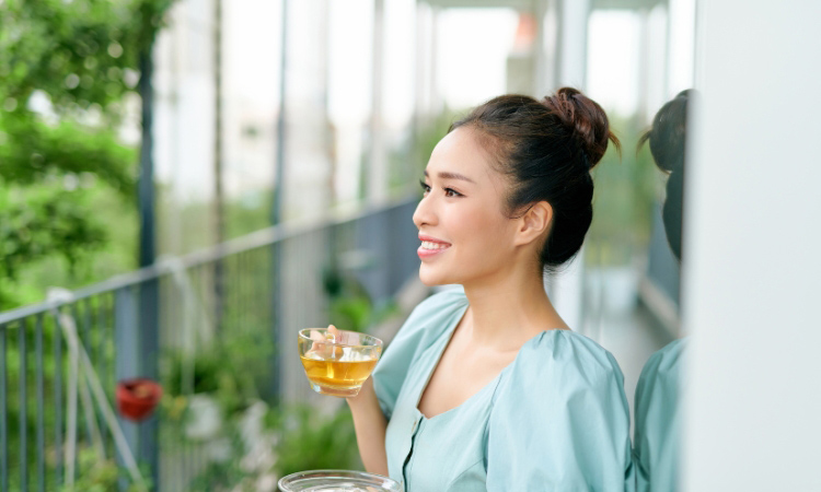 Hướng dẫn uống trà thảo mộc đúng cách để cân bằng nội tiết tố 1